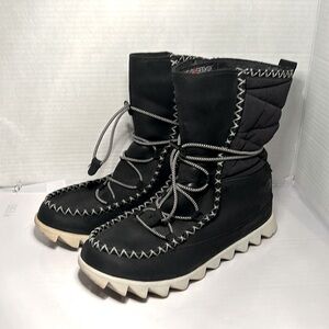 The North Face Sisque Heatseeker black Suede Fleece Short Boots Women's Size 8.